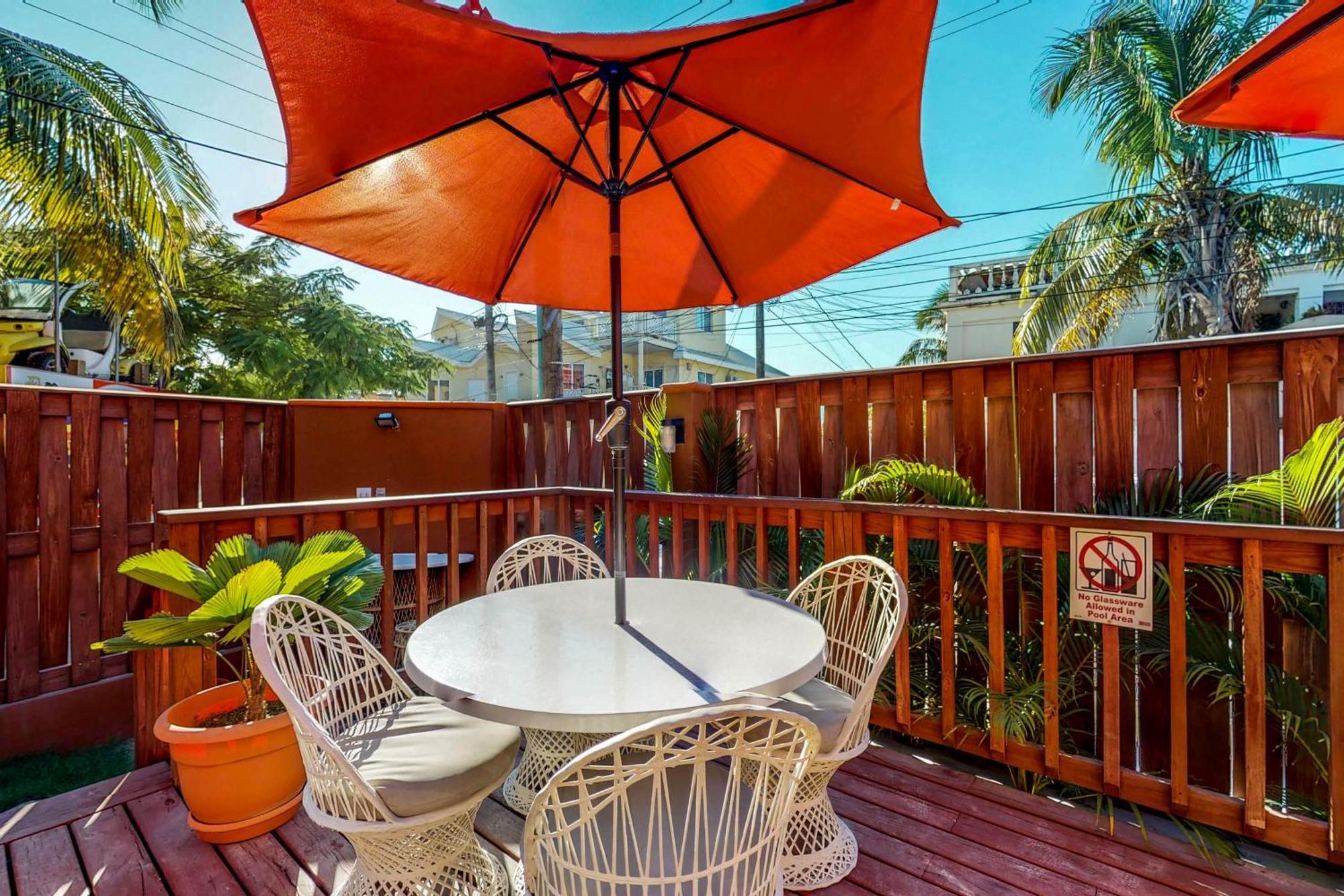 سان بيدرو Hummingbird Home Suites الغرفة الصورة