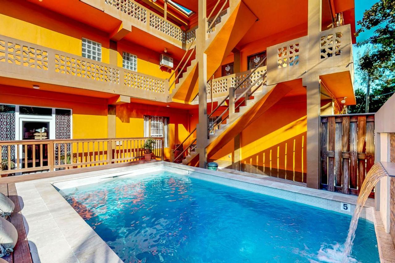 سان بيدرو Hummingbird Home Suites المظهر الخارجي الصورة